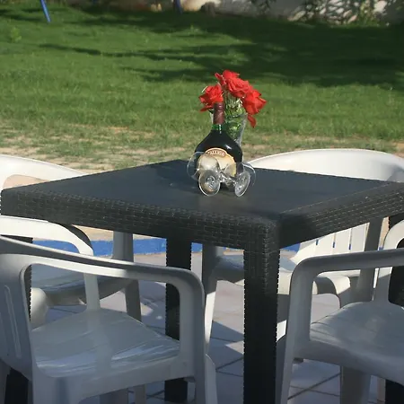 Hotel Eleonora αnissaras 3*